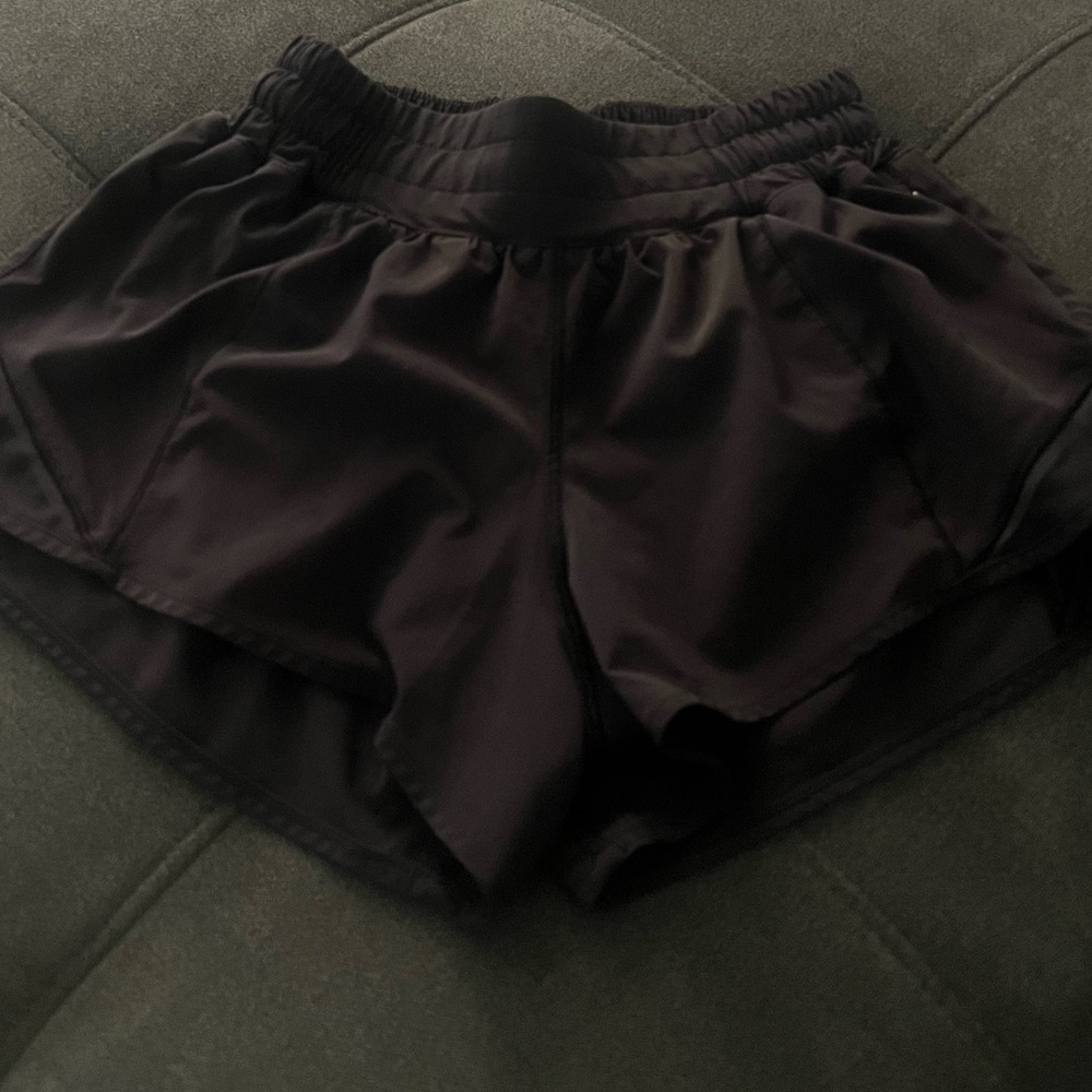 Lululemon Hotty Hot Shorts 2.5” Black SZ 4